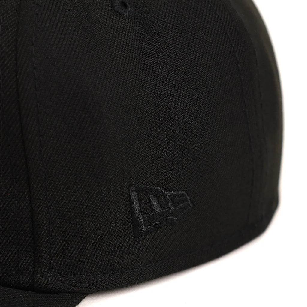 Chicago Blackhawks Black On White Chief Logo SP 59Fifty Fitted